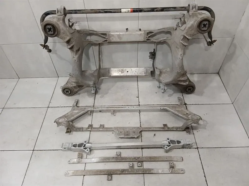 Porsche Taycan Porsche Taycan 9J subframe rear 9J1599030H axle frame rear axle Body type: Saloon
Fuel: ELECTRIC