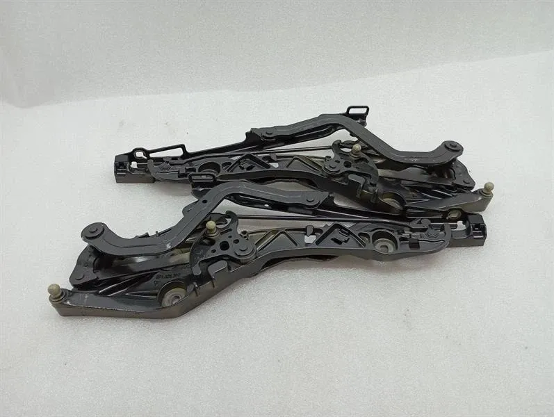 Porsche 911 (992) Porsche 911 992 convertible hinge 9P1825307 hinge, hood box flap convertible Body type: Convertible
Fuel: Petrol