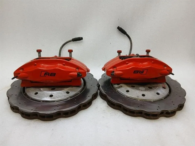Audi R8 Audi R8 Type 42 5.2 V10 Coupe Brake Caliper 420615407N REAR SET Brake Caliper SET Body type: Coupe
Fuel: Petrol