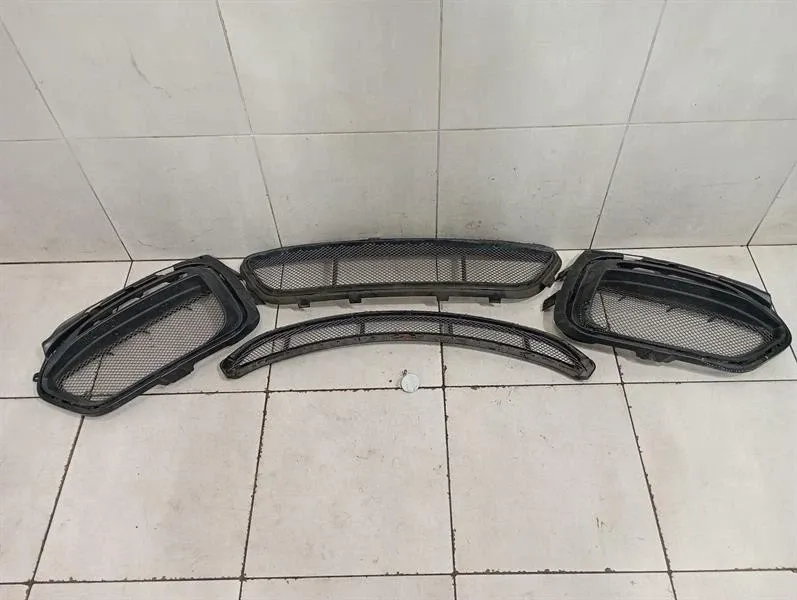 Porsche Cayman (981) Porsche Cayman 981 GT4 Front Grille 98150556980 Radiator Grille FAULTY Body type: Coupe
Fuel: Petrol