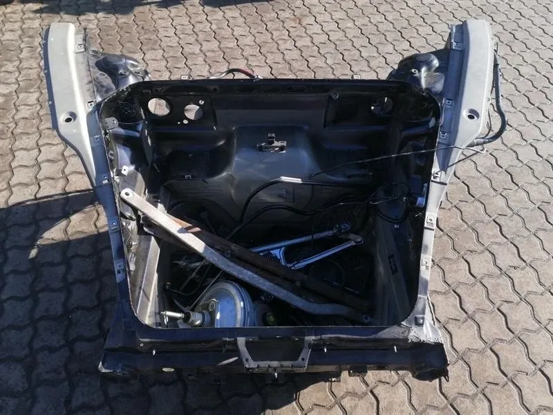 Porsche 911 (996) Porsche 911 996 RWD Front End Clip 99650191100 Lock Carrier Front Mask Body type: Convertible
Fuel: Petrol