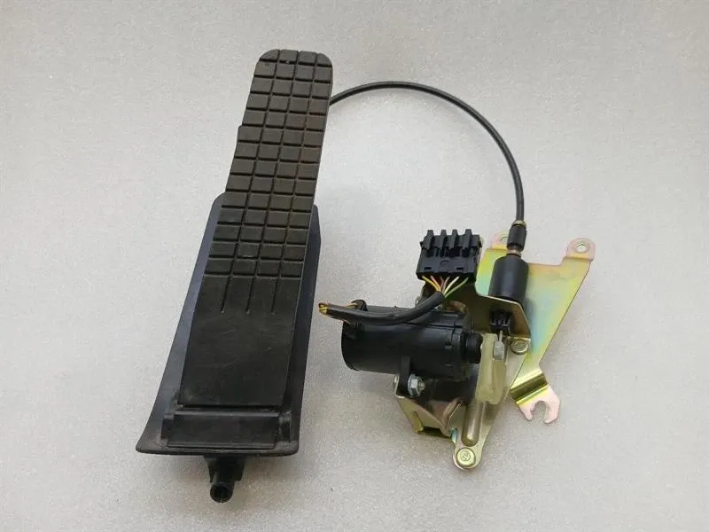 Porsche 911 (996) Porsche 911 996 accelerator pedal (electrical) 99642339400 accelerator pedal Body type: Convertible
Fuel: Petrol