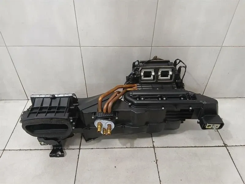 Ferrari California Ferrari California F149 08-14 4.3 Heater Blower 69881200 Heater Blower LHD Body type: Convertible
Fuel: Petrol