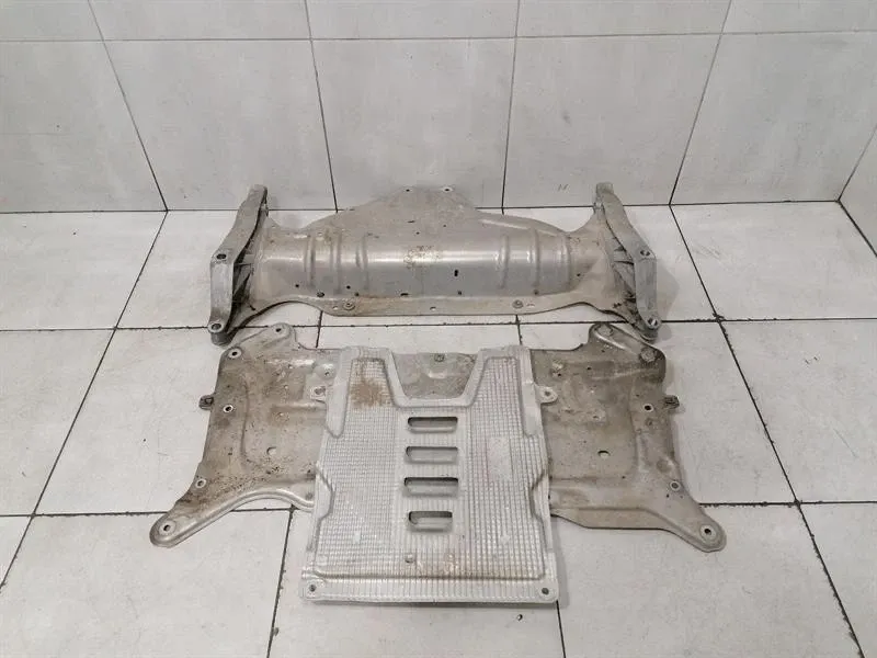 Bentley Continental GT Bentley Continental GTC 18-24 3S 3SD Under Tray 971407487P Holder Carrier Body type: Convertible
Fuel: Petrol