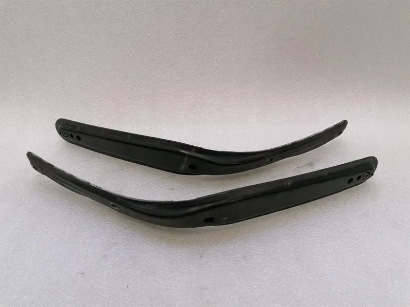 Bentley Continental GT, GTC, Flying Spur Bentley Continental GT W12 Radiator Grill Bracket Set 3W0805641C Holder Carrier Body type: Coupe
Fuel: Petrol