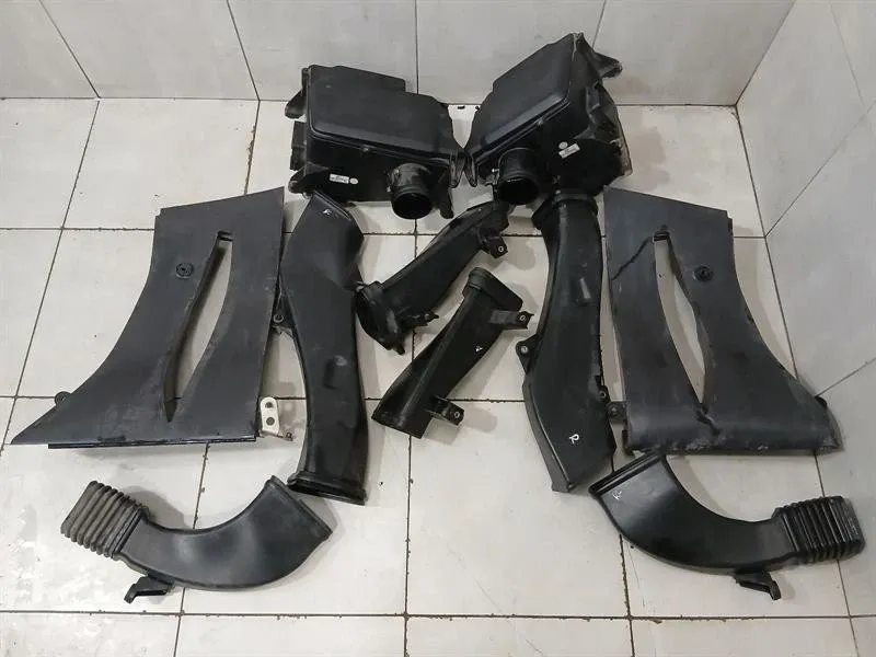 Audi R8 AUDI R8 TYPE 42 5.2 V10 COUPE Air Filter Box 420133845K SET Air Filter Box Body type: Coupe
Fuel: Petrol