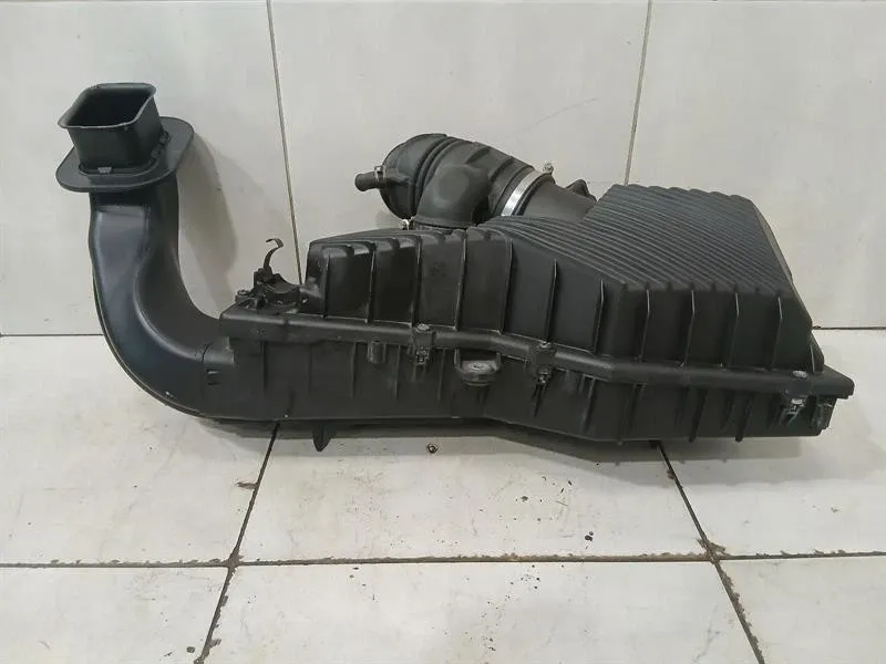 Porsche 911 (996) Porsche 911 996 Air Filter Box 99611002156 Air Filter Box Body type: Convertible
Fuel: Petrol