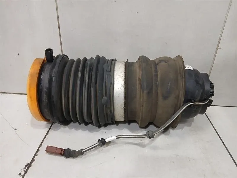 Porsche Taycan PORSCHE TAYCAN 9J AIR SPRING 9J1616025A LEFT AIR SPRING Body type: Saloon
Fuel: ELECTRIC
