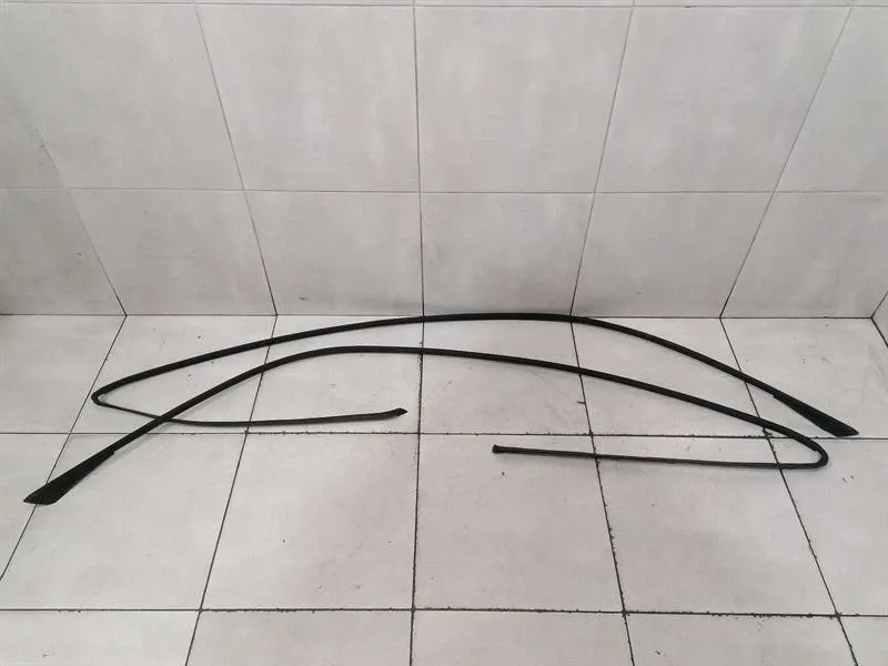 Porsche 911 (996) Porsche 911 996 body moulding frame seal 99653748103 roof frame seal set Body type: Coupe
Fuel: Petrol