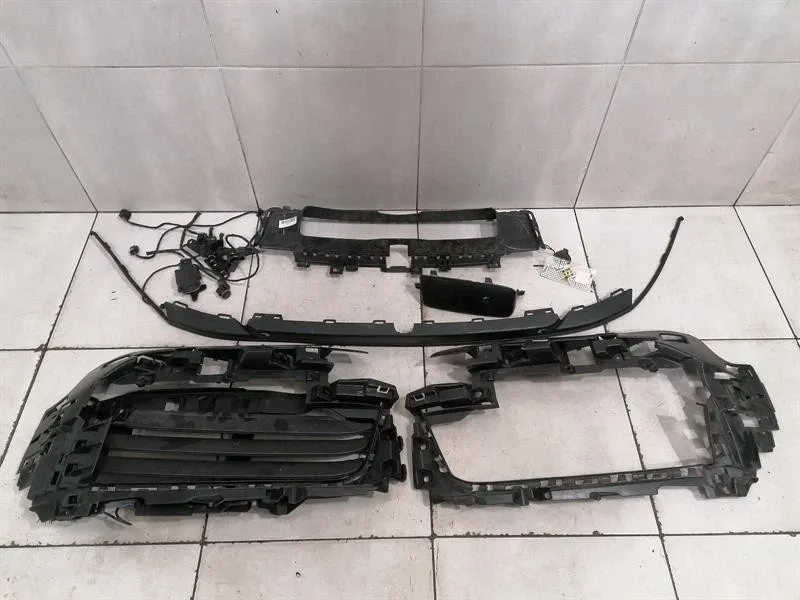 Porsche 911 (992) Porsche 911 992 Front Bumper Parts 992807230A Front Bumper Parts Defects Body type: Convertible
Fuel: Petrol