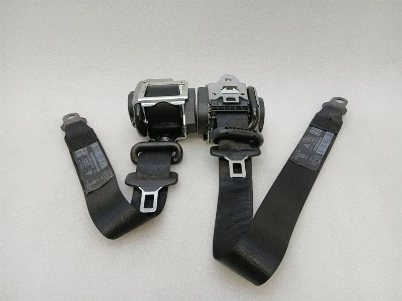 Porsche 911 (997) Porsche 911 997 front seat belt set 99780303304 seat belt front coupe Body type: Coupe
Fuel: Petrol