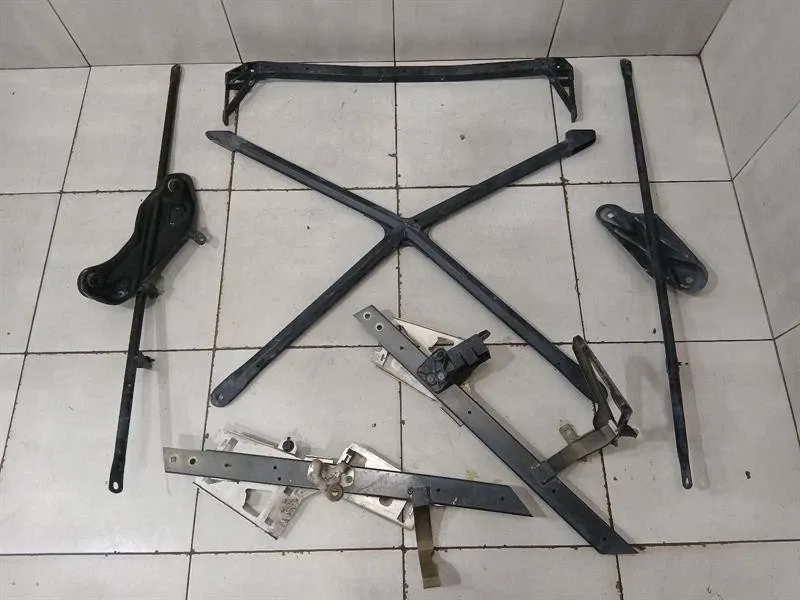 Audi R8 Audi R8 4S X brace holder bracket 4T8814587E holder carrier rear set rear set Body type: Coupe
Fuel: Petrol