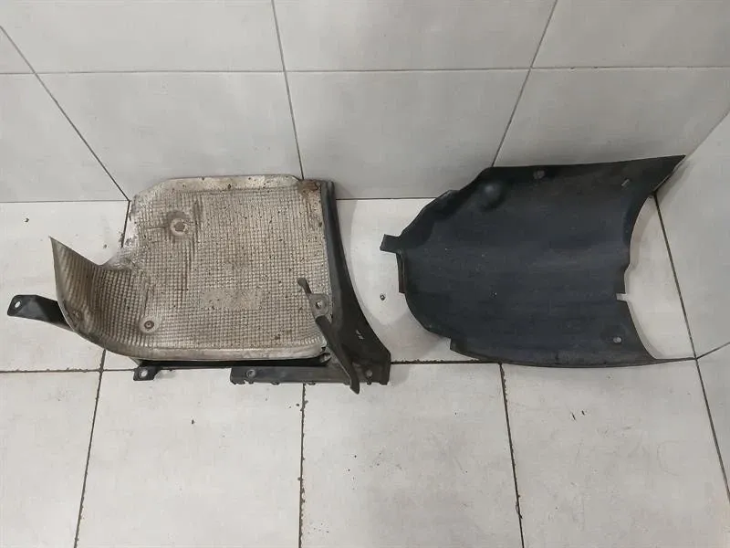 Porsche 911 (996) Porsche 996 rear right holder bracket 99650563201 rear right holder carrier Body type: Convertible
Fuel: Petrol
