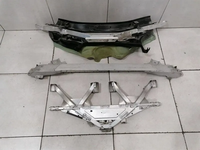 Bentley Continental GT Bentley Continental GT 18-24 3S 3SD Holder Bracket 3SD805475E Holder Carrier Body type: Coupe
Fuel: Petrol