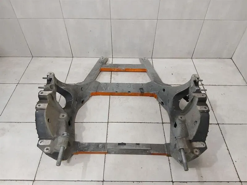 Ferrari Portofino F164 subframe rear 985764995 axle frame rear axle Brand/Model: FERRARI PORTOFINO
Year: 2018
Engin...