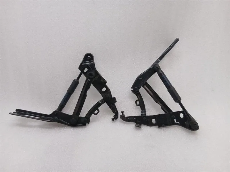 Audi R8 Audi R8 4S AWD boot hinge set 4S7827301 tailgate hinge set Body type: Convertible
Fuel: Petrol