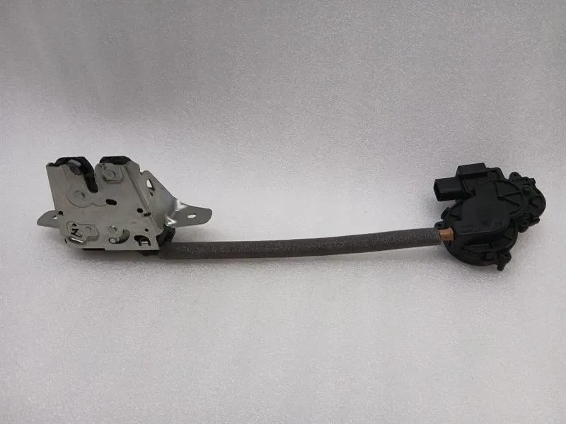 Porsche Taycan Porsche Taycan 9J boot lock 9J1827447 tailgate lock Body type: Saloon
Fuel: ELECTRIC