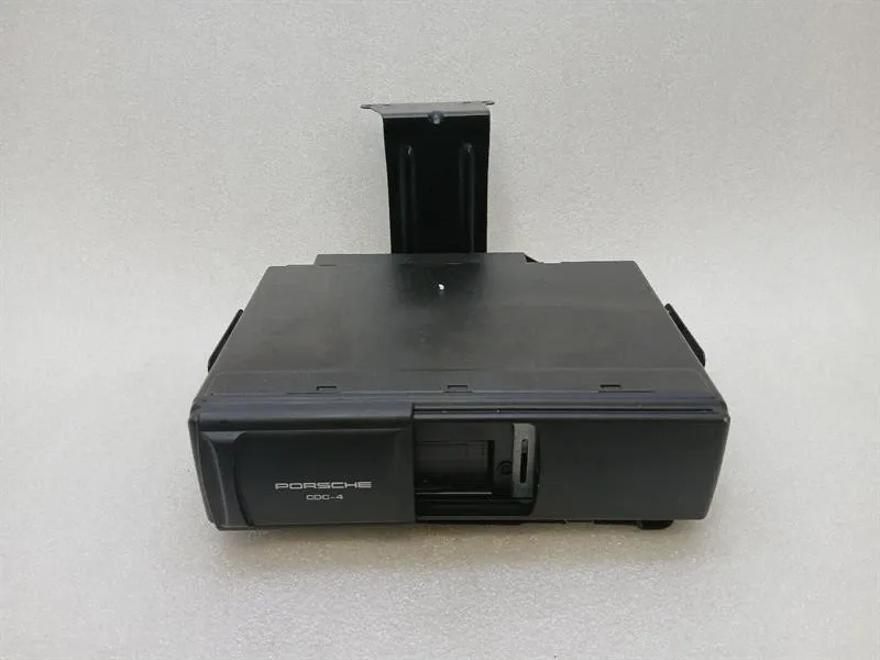 Porsche 911 (996) Porsche 911 996 CD Changer 99664514002 CD Changer Body type: Convertible
Fuel: Petrol