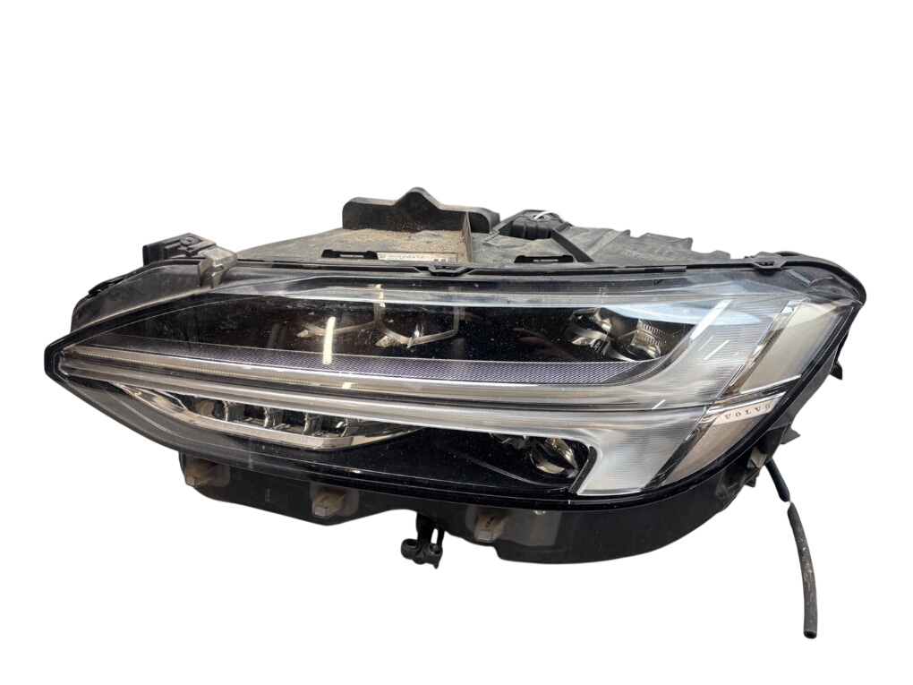 Volvo S90 передняя фара (левая) 31655790 Headlight left VOLVO S90 / V90 (2016-)...