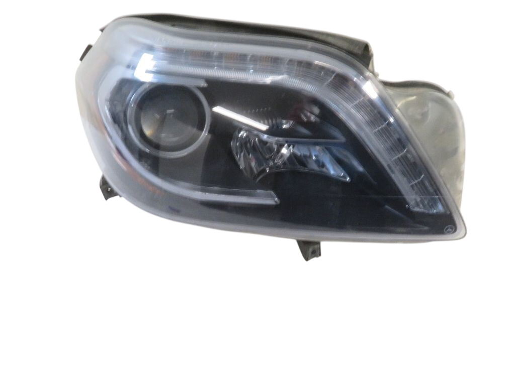 Mercedes-Benz A (W176) ajovalo (oikea) A1668205861 1668205861 Headlight right MERCEDES...