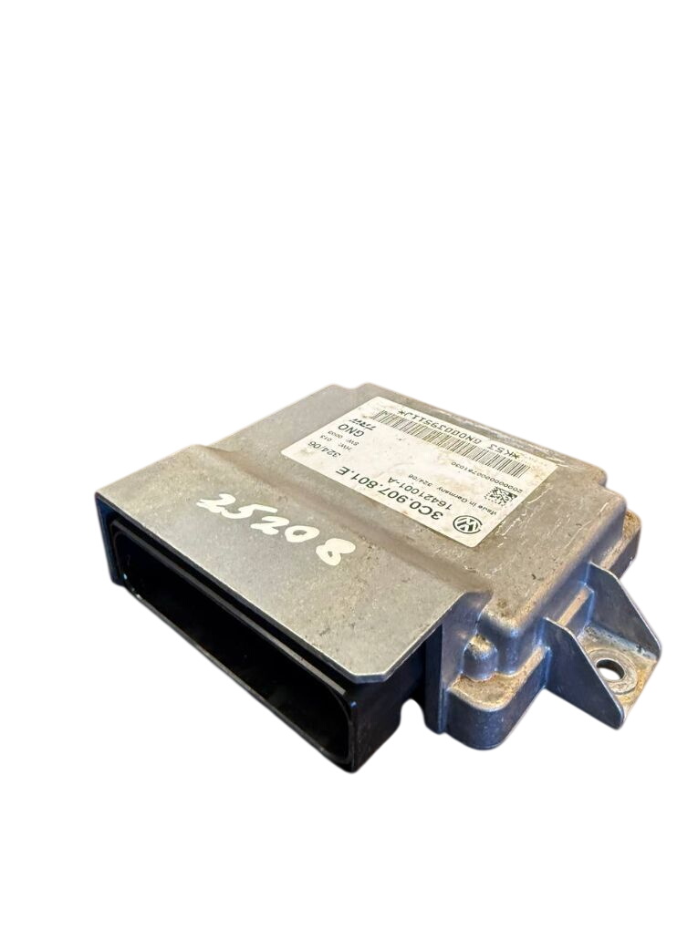 Volkswagen Passat Parking brake control unit 3C0907801E Parking brake control unit VW PASSAT...