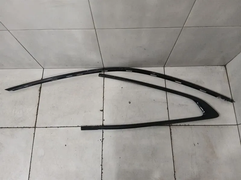 BMW 4 (G22 / G23 / G26)  BMW 4 M4 G82 G22 Body Moulding 7482755 LH Strip LEFT Body type: Coupe
Fuel: Petrol