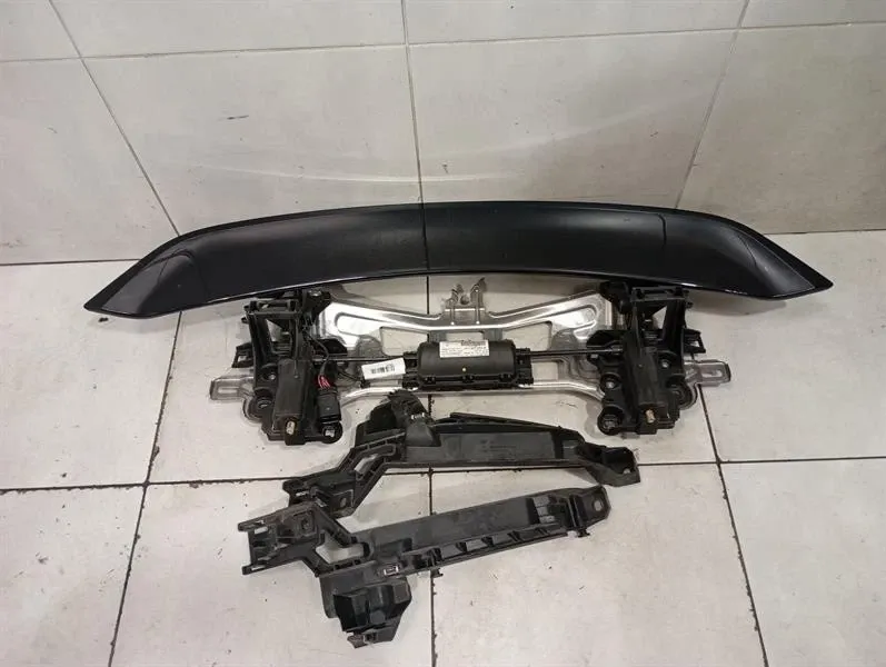 Porsche Cayman (981) Porsche Cayman 718 Drive Unit Rear Spoiler 982827204B Rear Spoiler 982827934E Body type: Coupe
Fuel: Petrol