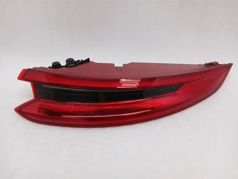 Porsche 911 (991) Porsche 991 right rear light 99163116805 tail light rear right defect MK2 Body type: Coupe
Fuel: Petrol