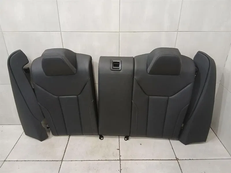 BMW 4 (G22 / G23 / G26)  BMW 4 M4 G82 G22 rear seat upper cushion set 8469475 rear seats set Body type: Coupe
Fuel: Petrol