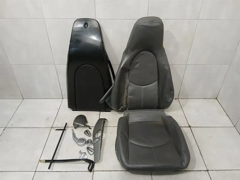 Porsche Boxster (987) Porsche Boxster 987 right seat cover cushion 99752153500 seat cover Body type: Convertible
Fuel: Petrol