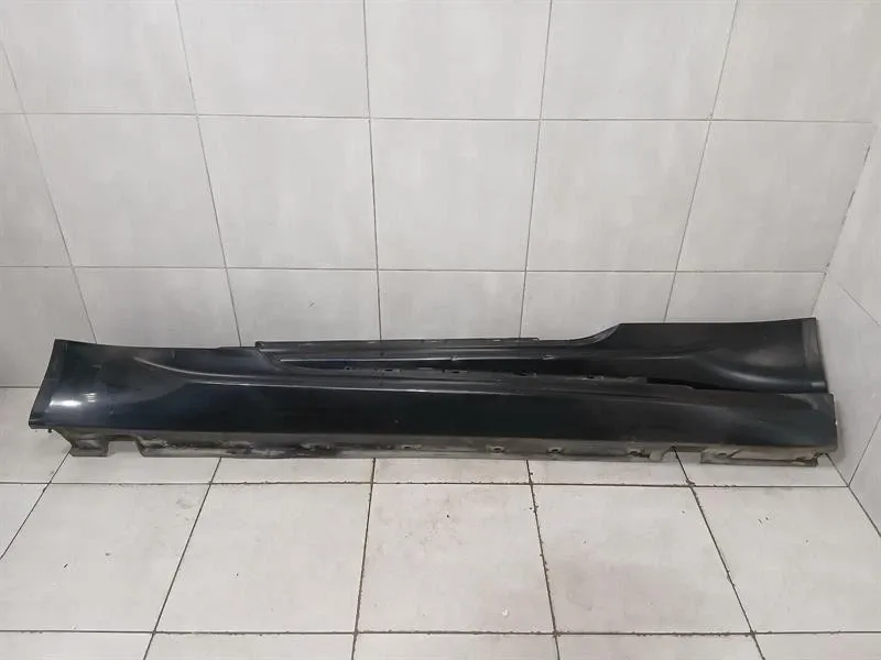 BMW 6 (E63 / E64) BMW 6 Series E63 OEM N6 Side Skirt Set 7899545 SET Side Skirts Body type: Coupe
Fuel: Petrol