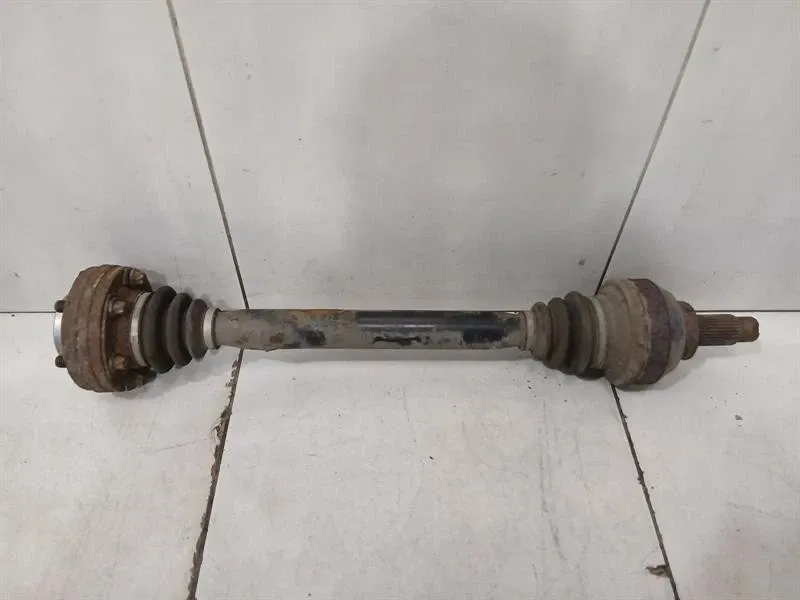 BMW 6 (E63 / E64) BMW 6 Series E63 Left Rear Drive Shaft 2283956 Drive Shaft Rear Left Body type: Coupe
Fuel: Petrol
