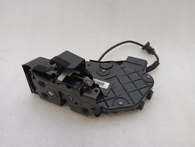 Aston Martin Vanquish AM310 Door Lock ED33-21814-AB RH Door Lock Brand/Model: ASTON MARTIN VANQUISH
Year: 2013
E...