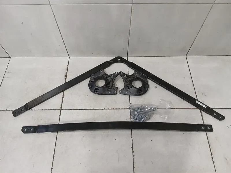 BMW 4 (G22 / G23 / G26)  BMW 4 M4 G82 G22 holder bracket 8075011 strut brace holder carrier Body type: Coupe
Fuel: Petrol