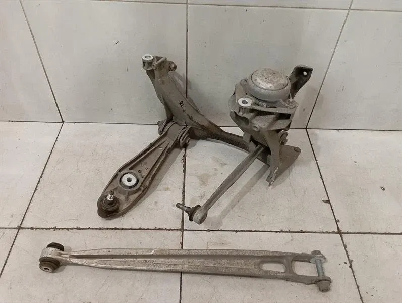 Porsche Boxster (981) Porsche Cayman 981 Left Rear Hub 98133115707 Wheel Bearing Housing Rear Left Body type: Coupe
Fuel: Petrol