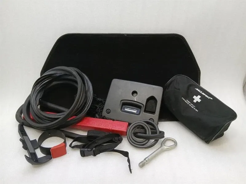 McLaren 720S Luggage Compartment Cover 14AB854CP PARTS Fairing PARTS Brand/Model: MCLAREN 720S
Year: 2018
Engine: 39...