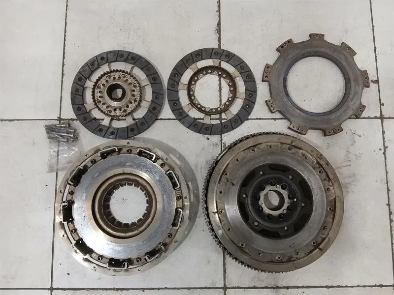 BMW 6 (E63 / E64) BMW 6 E63 Flywheel + Clutch Basket 2283089 Clutch Kit Flywheel SMG V10 Body type: Coupe
Fuel: Petrol