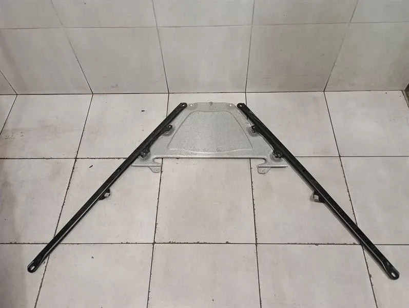 Porsche 911 (991) Porsche 911 991 GT3 RS Undertray Strut Set 99133107080 Strut Rear Axle Carrier Body type: Coupe
Fuel: Petrol