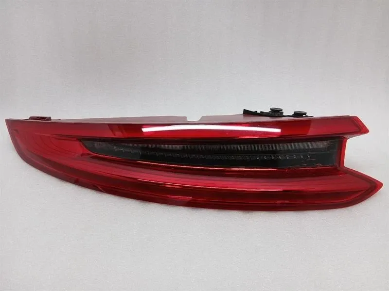 Porsche 911 (991) Porsche 911 991 MK2 Left Rear Light 99163116705 Glass Faulty RHD Right Hand Drive Body type: Coupe
Fuel: Petrol