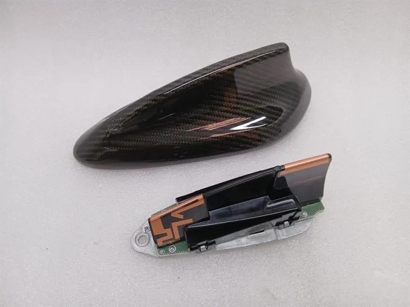 BMW 4 (G22 / G23 / G26)  BMW 4 M4 G82 G22 Aerial / Antenna 6826326 Antenna ROOF SHARK ANTENNA Body type: Coupe
Fuel: Petrol