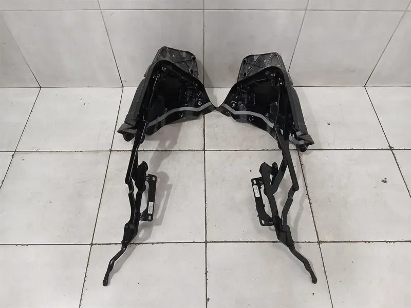 Audi R8 Audi R8 4S AWD Stowage box hinge set 4S7825003D tailgate hinge set Body type: Convertible
Fuel: Petrol