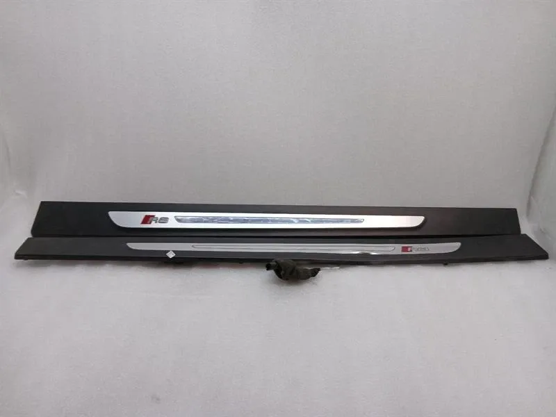 Audi R8 Audi R8 4S AWD door sill set illuminated 4S0853371A entry sill set LED Body type: Convertible
Fuel: Petrol