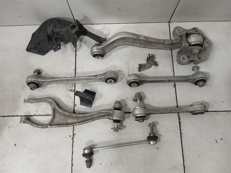 Porsche 911 (992) Porsche 911 992 left rear wishbone set 9P1505311 rear left wishbone set Body type: Convertible
Fuel: Petrol