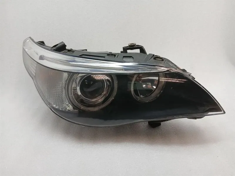BMW 5 (E60 / E61) BMW 5 Series E60 Right Headlight 63127160150 Headlight Right Dynamic Xenon Body type: Saloon
Fuel: Petrol