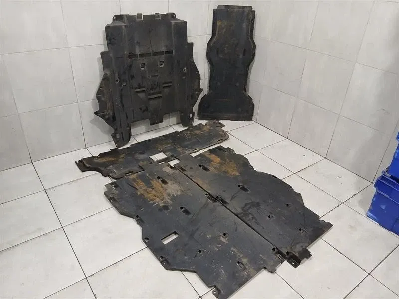 Porsche 911 997 Undertray 99750452701 C4 Set Underbody Trim Faulty