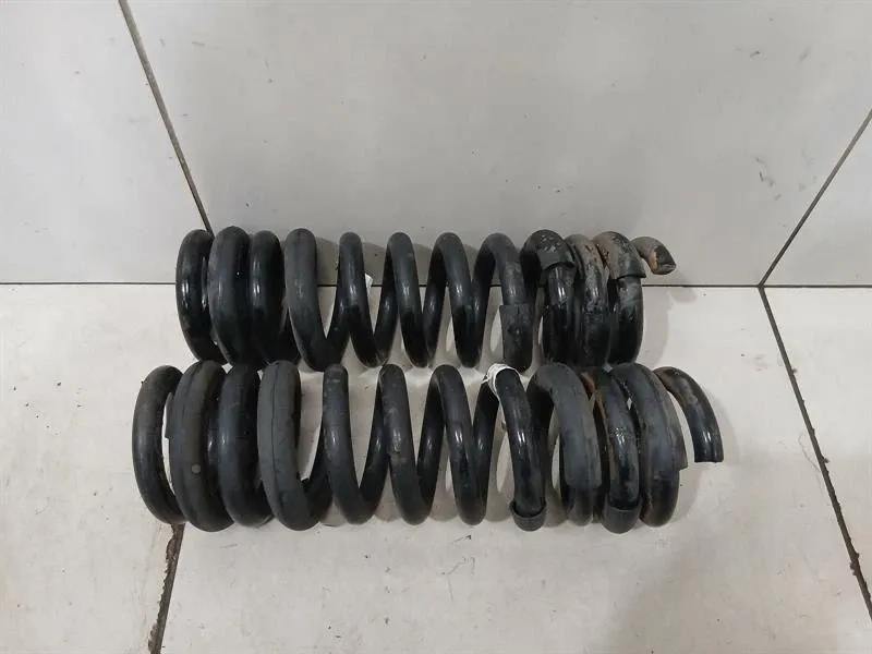 BMW 4 (G22 / G23 / G26)  BMW 4 M4 G82 G22 Coil Spring Rear 8098764 Suspension Spring Rear SET OF 2 Body type: Coupe
Fuel: Petrol