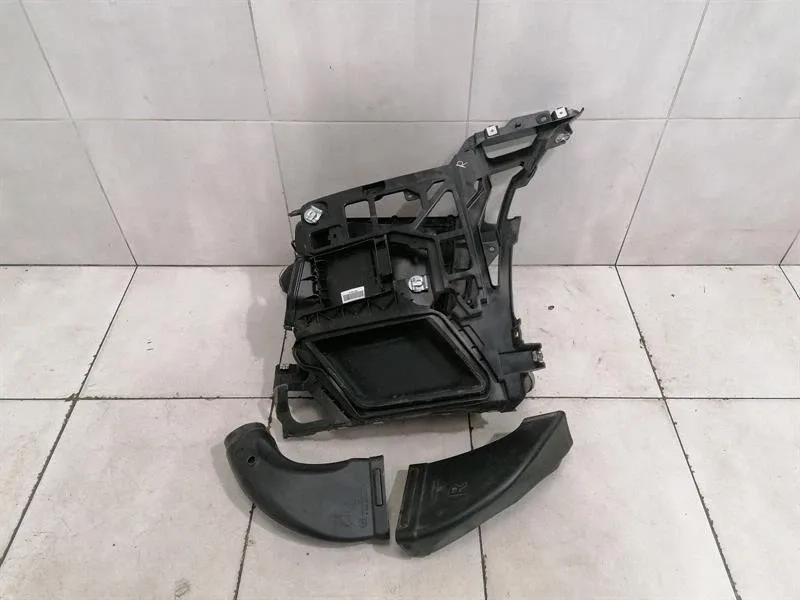 Porsche 911 (992) Porsche 911 992 RRH bumper bracket 992807606B rear right holder carrier Body type: Convertible
Fuel: Petrol