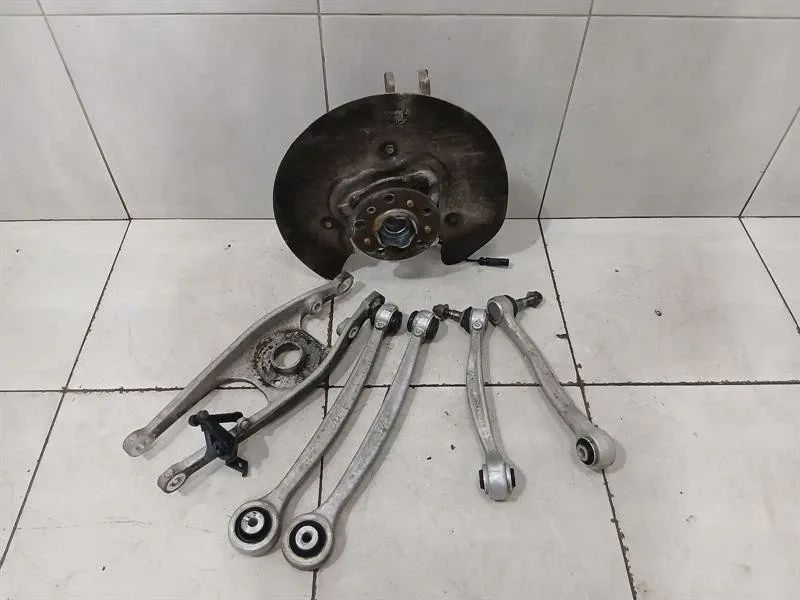 BMW 4 (G22 / G23 / G26)  BMW 4 M4 G82 G22 Left Rear Hub 8095657 Wheel Bearing Housing Rear Left SET SET Body type: Coupe
Fuel: Petrol