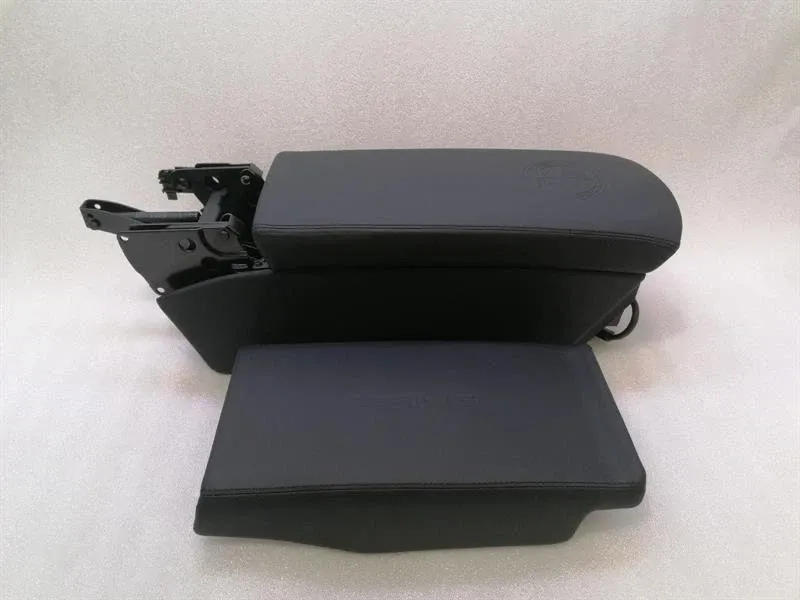 Mercedes-Benz A (W168) MERCEDES SL R230 AMG CREST Armrest A2306805539 Centre Armrest Armrest Crest Body type: Convertible
Fuel: Petrol