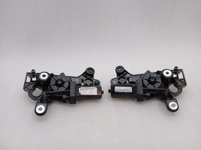 Mercedes-Benz A (W176) Mercedes CL W217 Front Seatbelt Feeder Set of 2 A2178600182 Actuator Set Body type: Coupe
Fuel: Petrol